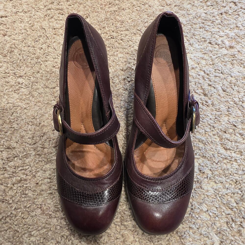 NWOT  Nurture "Holle" brown leather Mary Jane heels sz 7.5